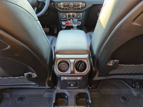 Used 2024 Jeep Gladiator Rubicon w/ Technology Group AWD/4WD image 35