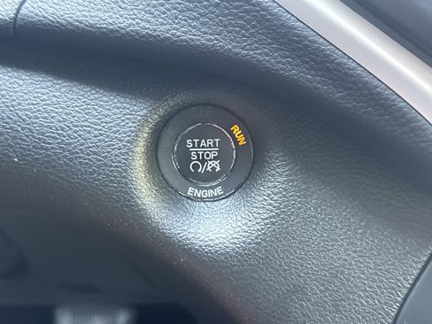 Used 2014 Jeep Cherokee Trailhawk w/ Comfort/Convenience Group AWD/4WD image 19