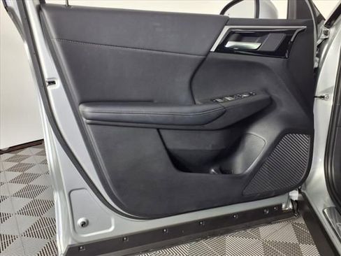 Used 2024 Mitsubishi Outlander SE image 9