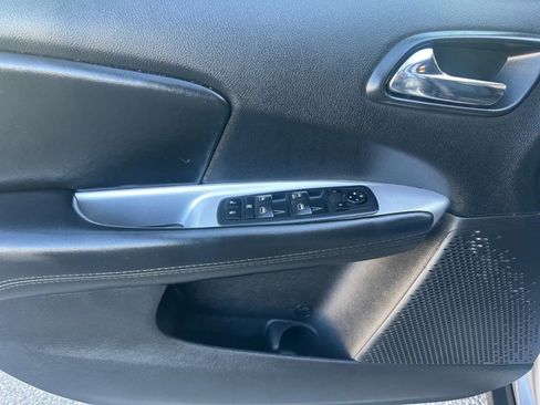 Used 2018 Dodge Journey SE w/ Blacktop Package image 15