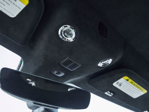 Used 2023 Aston Martin V12 Vantage RWD image 65