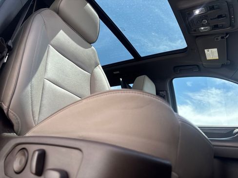 Used 2022 GMC Yukon XL SLT w/ SLT Premium Package RWD image 28