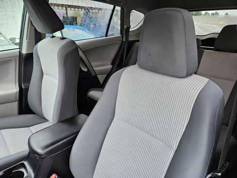 Used 2013 Toyota RAV4 LE image 19