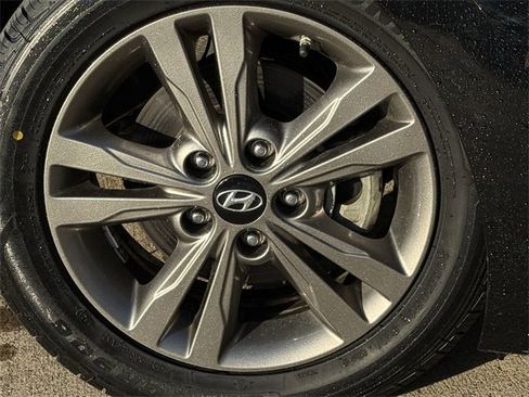 Used 2018 Hyundai Elantra SEL image 6