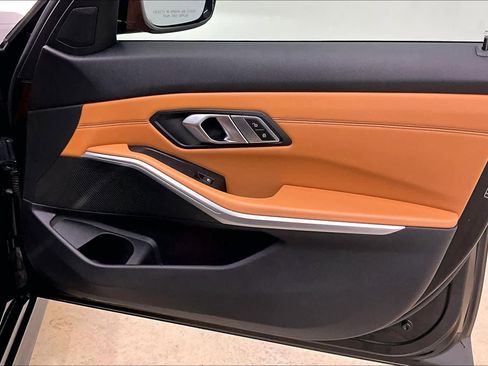 Used 2019 BMW 330i Sedan w/ M Sport Package image 27