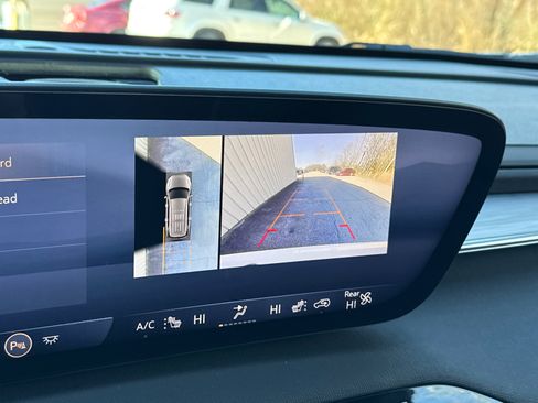 Used 2025 Buick Enclave Preferred image 30