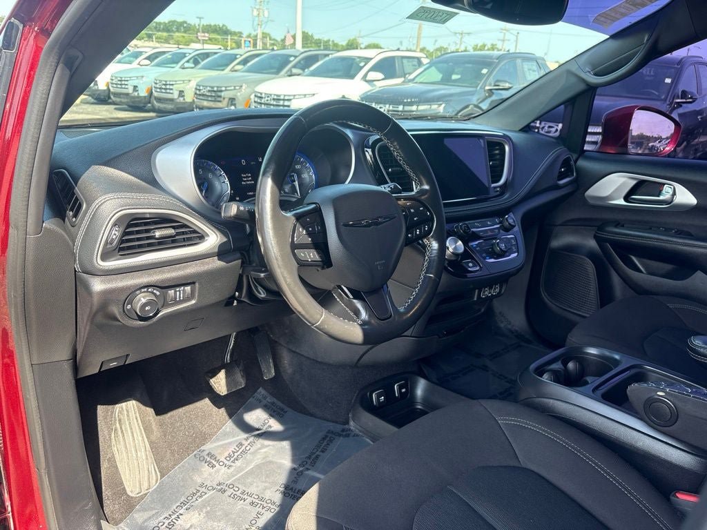 Used 2021 Chrysler Pacifica Touring w/ S Appearance Package FWD image 14