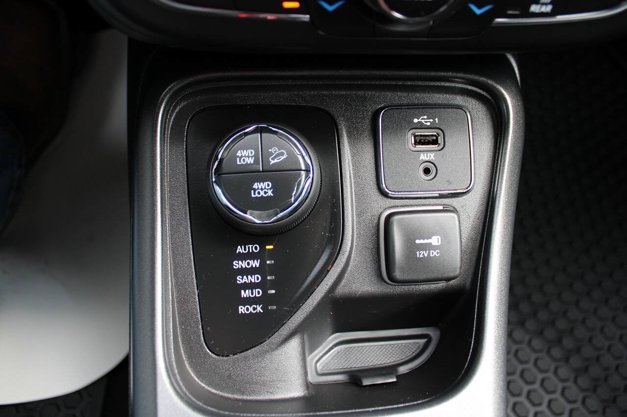 Used 2019 Jeep Compass Trailhawk w/ Leather Interior Group AWD/4WD image 30