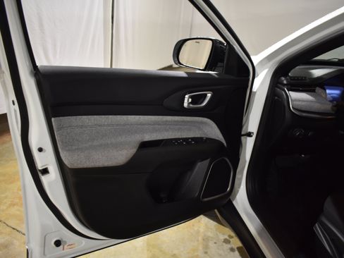 Used 2024 Jeep Compass Sport image 13