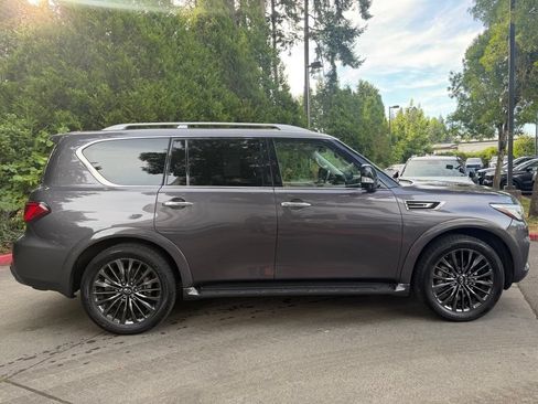 Used 2023 INFINITI QX80 Premium Select w/ All-Season Package AWD/4WD image 2