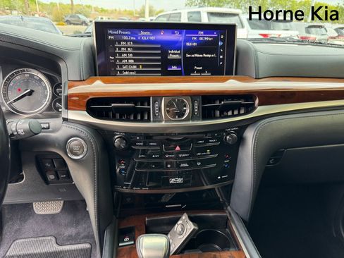 Used 2018 Lexus LX 570 4WD w/ Luxury Package image 20