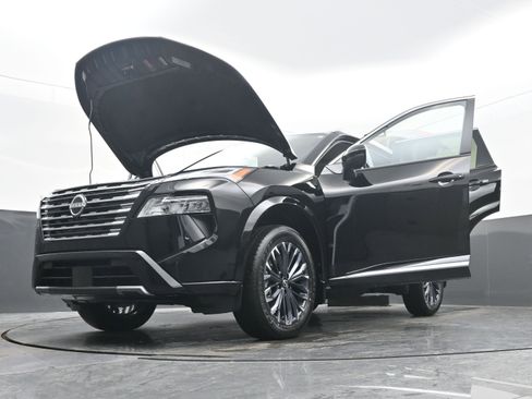 Certified 2025 Nissan Rogue Platinum w/ Tech Package image 40