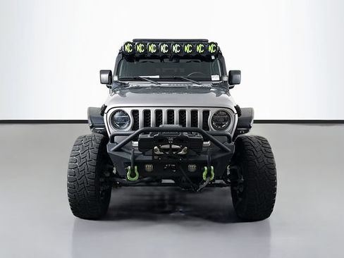 Used 2020 Jeep Gladiator Overland AWD/4WD image 2