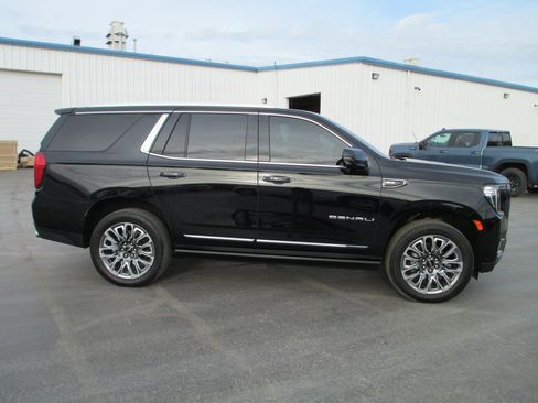 Used 2023 GMC Yukon Denali Ultimate image 3