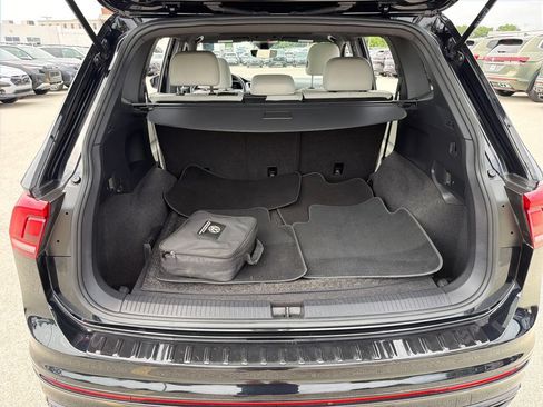 Certified 2023 Volkswagen Tiguan SE R-Line AWD/4WD image 28