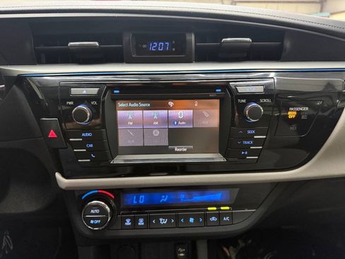Used 2016 Toyota Corolla LE FWD image 26