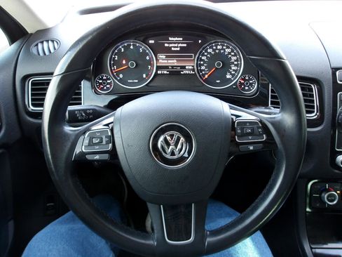 Used 2015 Volkswagen Touareg Sport image 14