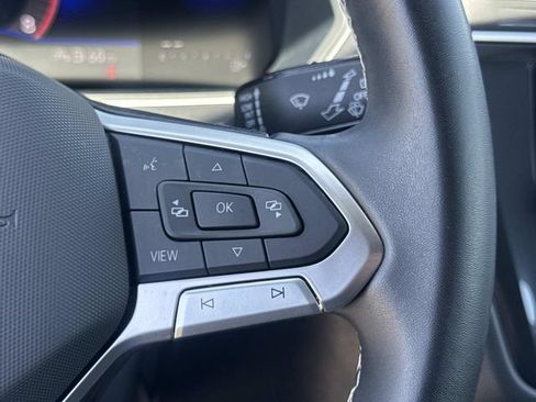 Used 2023 Volkswagen Tiguan SE w/ Panoramic Sunroof Package FWD image 9