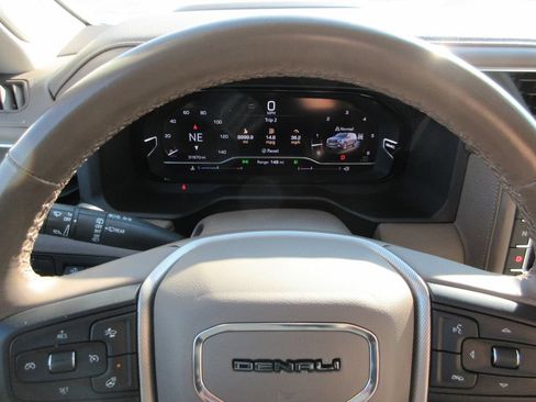 Used 2023 GMC Yukon XL Denali AWD/4WD image 37