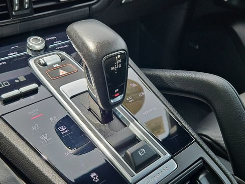Certified 2023 Porsche Cayenne Platinum Edition AWD/4WD image 33