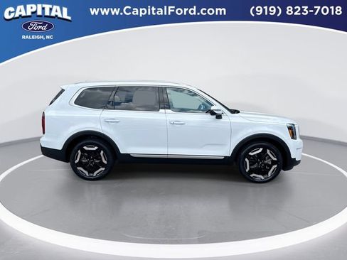 Used 2025 Kia Telluride S FWD image 9