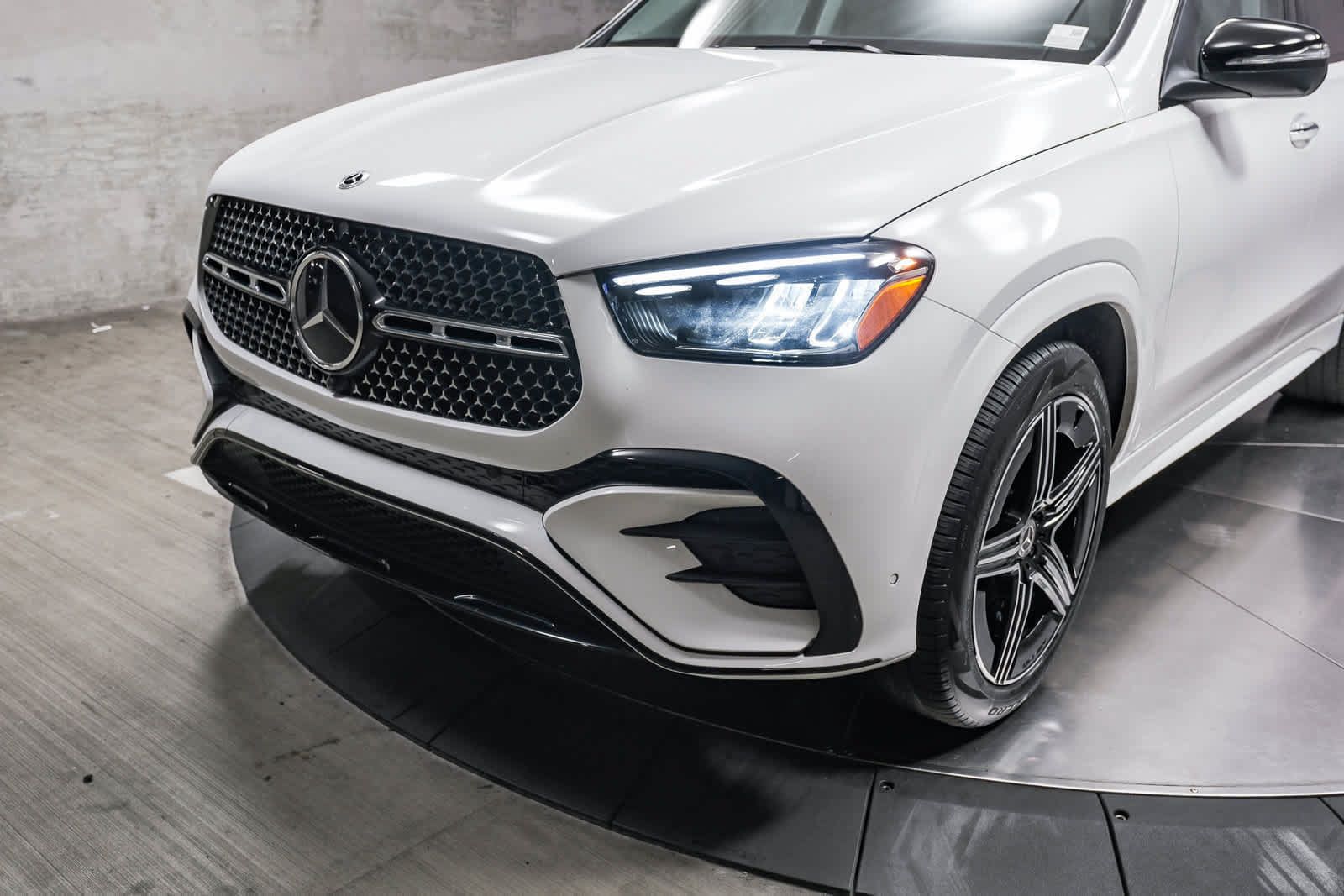 Used 2026 Mercedes-Benz GLE 450e 4MATIC image 11