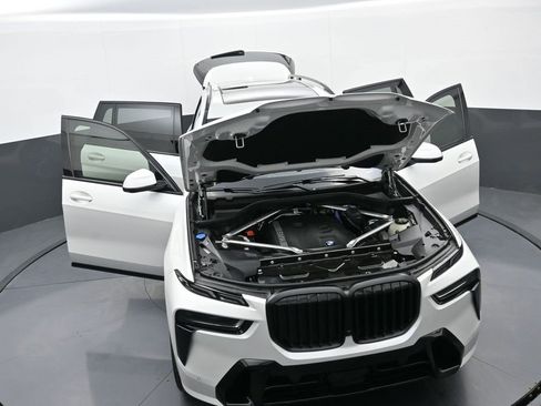 Used 2026 BMW X7 xDrive40i w/ M Sport Package image 40