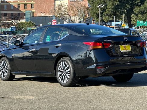 Used 2023 Nissan Altima 2.5 SV image 6