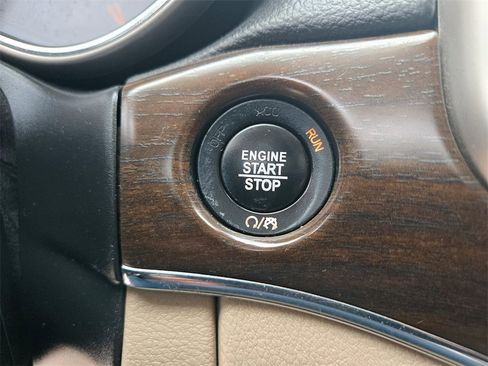 Used 2017 Jeep Grand Cherokee Limited image 23