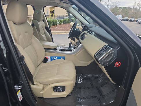 Used 2016 Land Rover Range Rover Sport HSE image 10