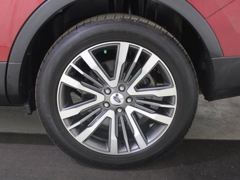 Used 2017 Ford Explorer Platinum image 30