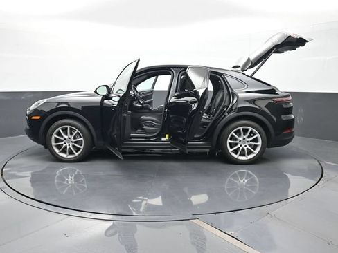 Used 2023 Porsche Cayenne Coupe w/ Premium Package AWD/4WD image 30