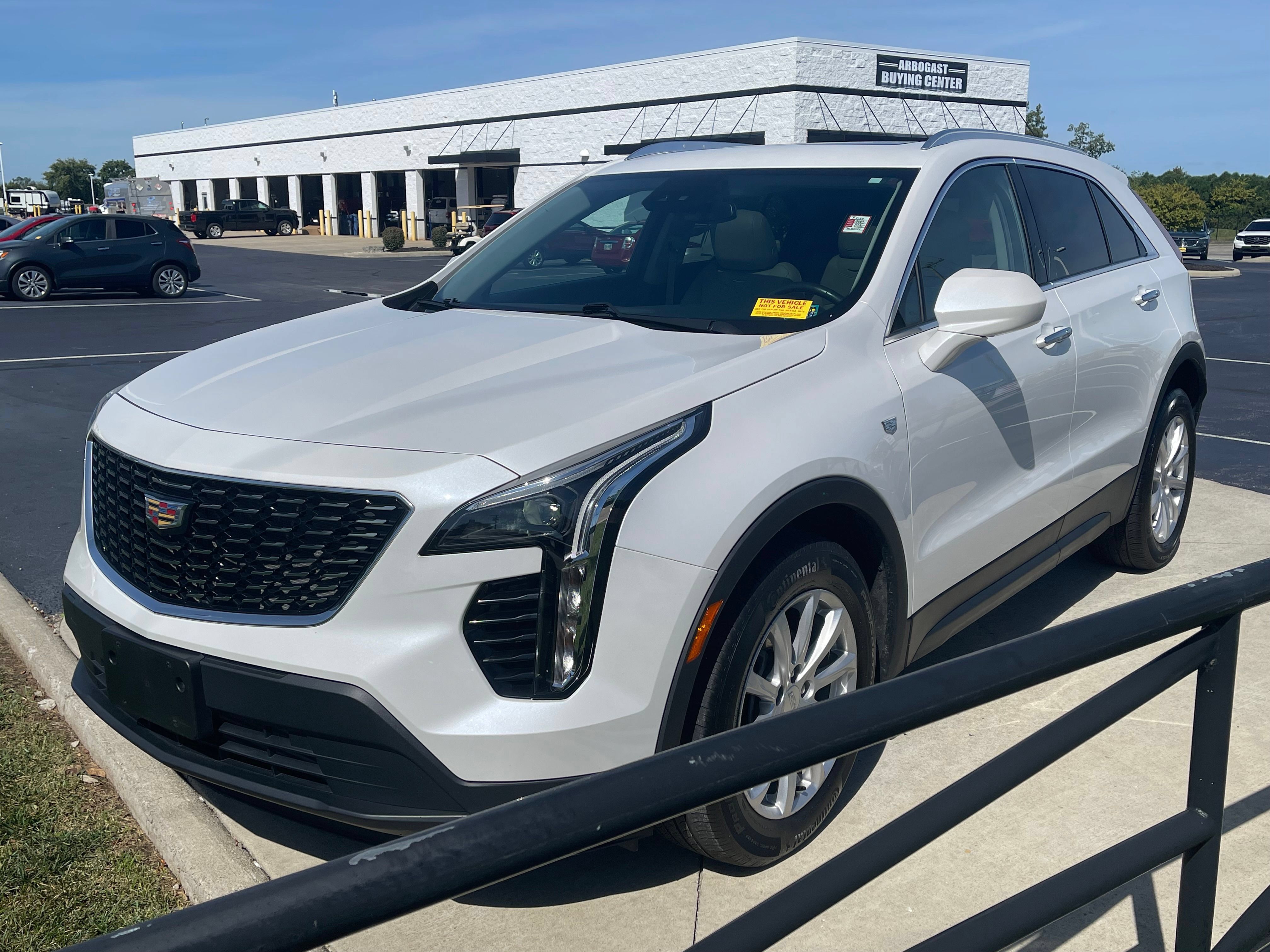 Used 2023 Cadillac XT4 Luxury w/ Cold Weather Package AWD/4WD image 3