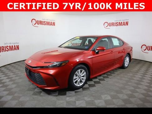 Used 2025 Toyota Camry LE image 4