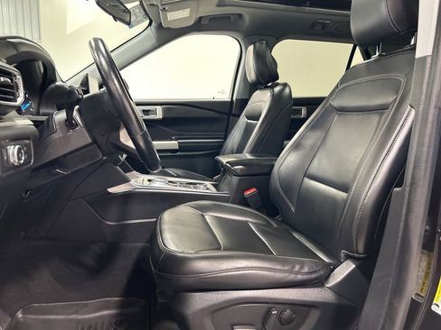 Certified 2022 Ford Explorer XLT w/ Equipment Group 202A AWD/4WD image 11