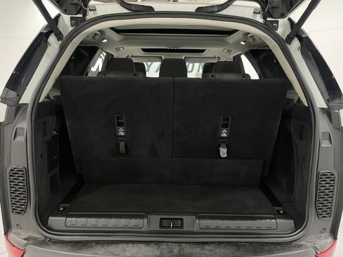 Used 2017 Land Rover Discovery SE image 27