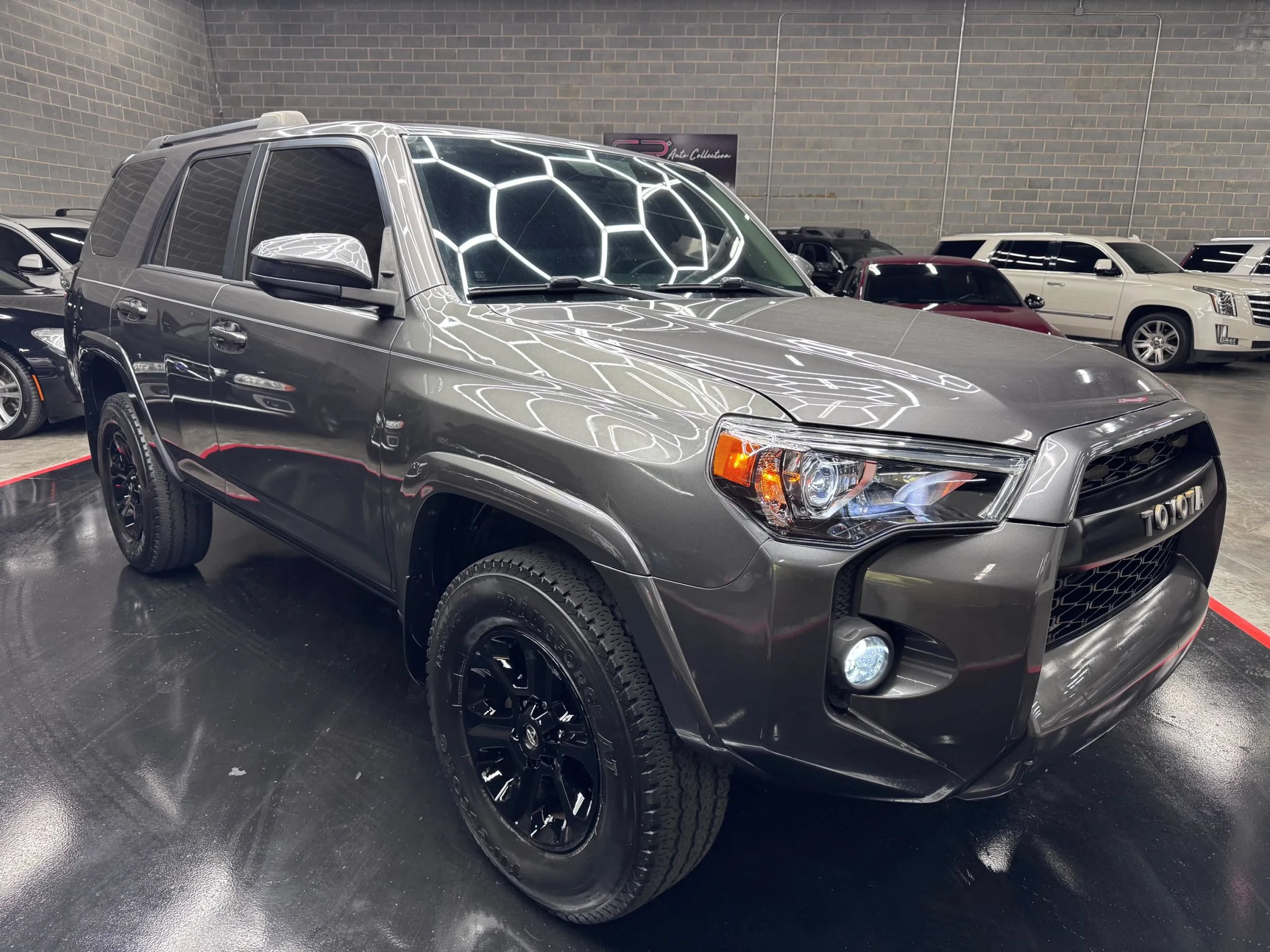 Used 2018 Toyota 4Runner SR5 AWD/4WD image 1