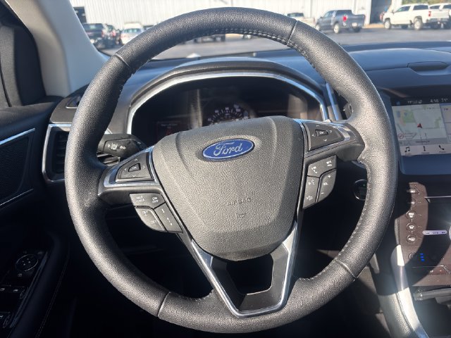 Used 2018 Ford Edge Titanium w/ Equipment Group 301A AWD/4WD image 15