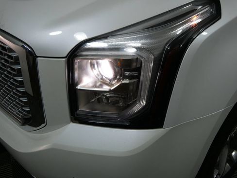 Used 2017 GMC Yukon XL Denali w/ Open Road Package AWD/4WD image 10