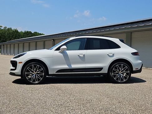 Certified 2026 Porsche Macan AWD/4WD image 2