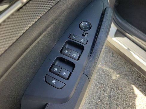 Used 2025 Kia Sportage LX FWD image 13