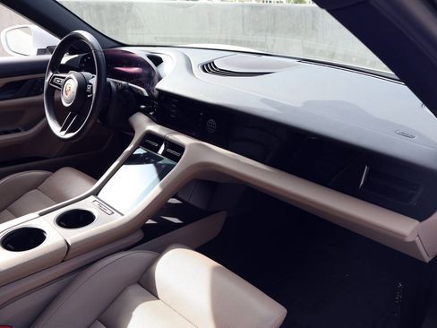 Certified 2022 Porsche Taycan image 25