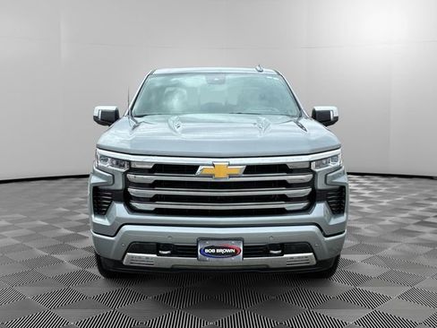 Used 2025 Chevrolet Silverado 1500 High Country w/ High Country Premium Package AWD/4WD image 8
