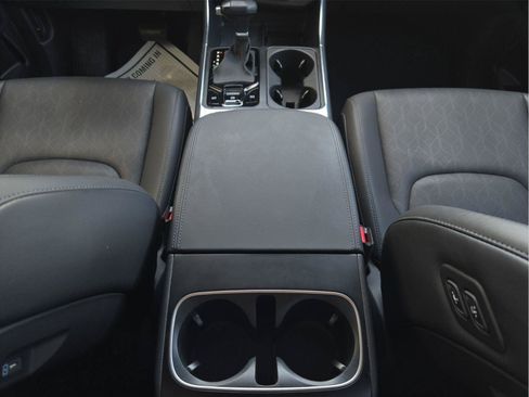 Used 2025 Kia Carnival SX w/ SX Dark Edition Package FWD image 14