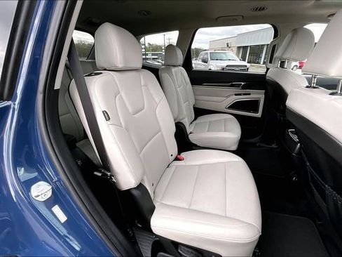 Used 2024 Kia Telluride S w/ S Sunroof Package FWD image 20