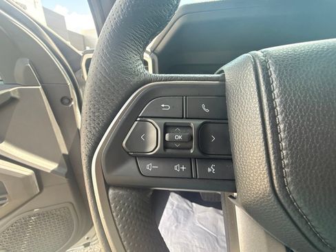 Used 2024 Toyota Tacoma SR5 w/ SR5 Upgrade Package AWD/4WD image 17