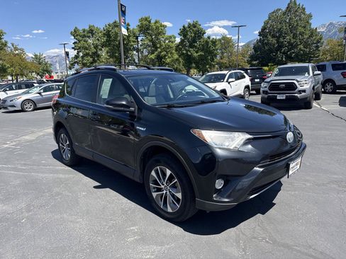 Used 2018 Toyota RAV4 XLE AWD/4WD image 3