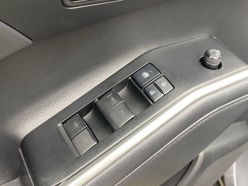 Used 2021 Toyota Highlander XLE FWD image 25