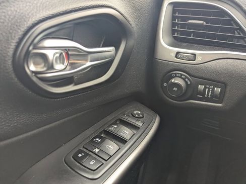 Used 2021 Jeep Cherokee Latitude Lux w/ Trailer Tow Group image 10