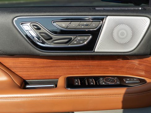 Used 2020 Lincoln Navigator Reserve w/ Luxury Package AWD/4WD image 16